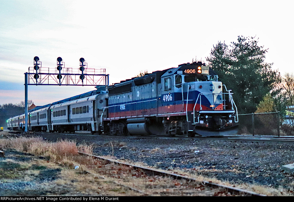 MNCR 4906 on train 51